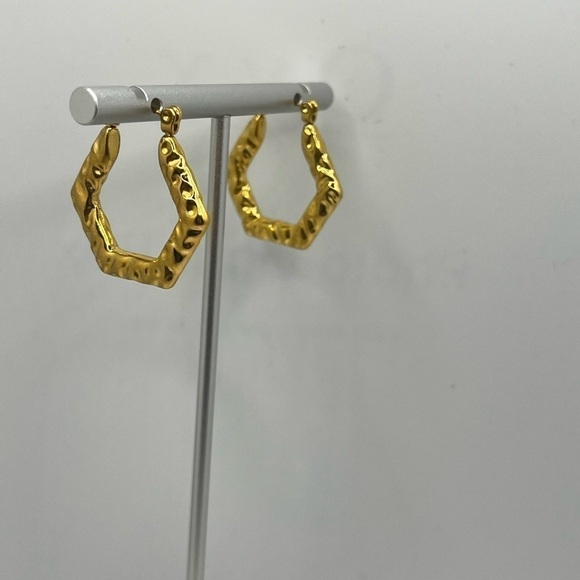 Mid Gold Hoop  earrings - Picture 3 of 7